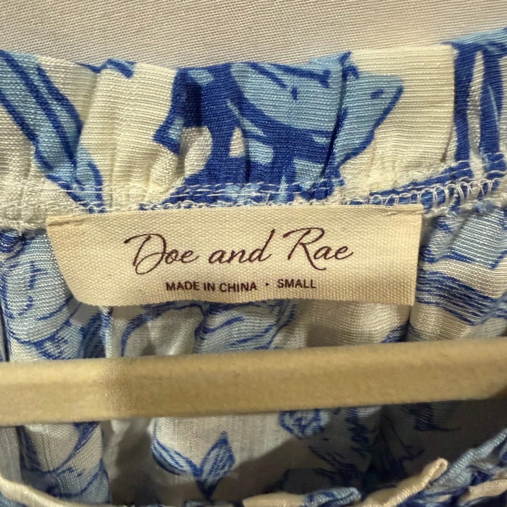 Doe and Rae Blue Floral Puff Sleeve Peasant Blouse Small Tassel Tie Top 45543T - Picture 4 of 6